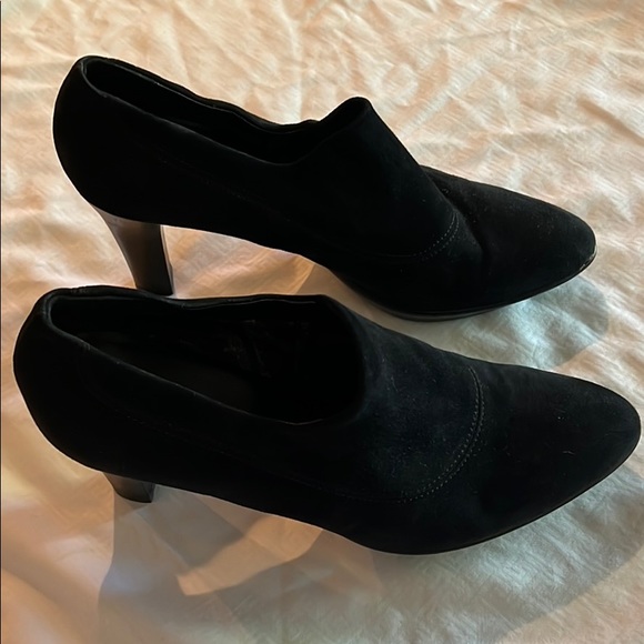Aquatalia Suede Black heels - Picture 2 of 4